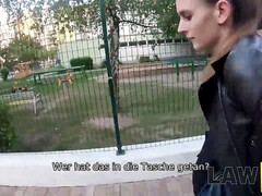 Law4k. dieb gibt polizisten ihre enge rasierte muschi
