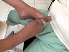 Doctor's bizarre foot therapy!