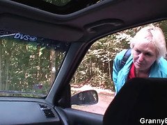 Hitchhiking granny giving head as a payment