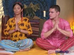 Asiatique, Couple, Branlette thaïlandaise, Hard, Massage, Masturbation, Seins naturels, Rasée