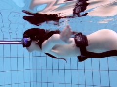 Roxalana Chech in scuba diving in the pool