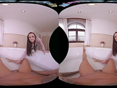 SexBabesVR - 180 VR Porn - Bath Playing with Vinna Reed