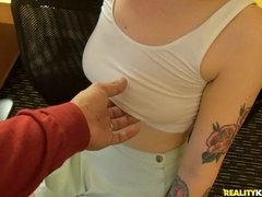 Sucer une bite, En levrette, Béant, Branlette thaïlandaise, Masturbation, Seins naturels, Dénudage, Nénés