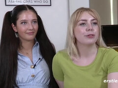 Twen Lana verwïhnt ihre Freundin Line mit Massage und geilem Kugel-Dildo - Amateur brunette and blonde lesbians