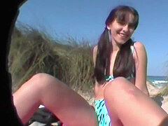 hidden cam - Harriges Teeny am Strand