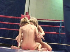 Babette & Ioana sexy fight backstage