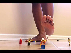 Pieds, Solo, Jouets