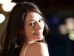 Brunette brune, Doigter, Béant, Masturbation, Rasée, Solo, Dénudage, Adolescente