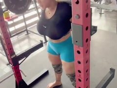 Latina En Gym - Big ass married mom enjoys her hardcore workout