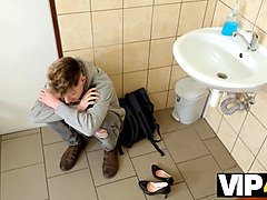 Bionda, Cazzo vecchio, Europea, Hd, Punto di vista pov, Figlio, Toilette