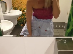 Gros seins, Blonde, Masturbation, Orgasme, Culottes ou slips, Solo, Gicler, Sous la jupe