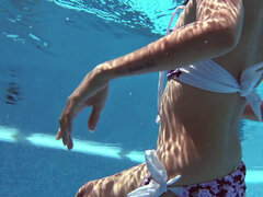 Long hair, underwater, columbian