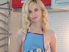 Blonde, Kitchen