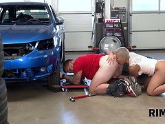 Well-rounded hottie tastes asshole of tired mechanic