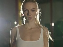 Blond, Kukk suging, Ansiktssperm, Gym, Hd, Naturlige bryster, Petite, Ridning