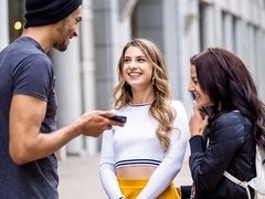 Kont, Blond, Pijpbeurt, Hondjeshouding, 1 man 2 vrouwen, Handbeurt, Zoenen, Trio