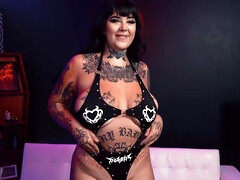 Tattooed bimbo Angel Summer shows her freaky side