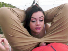 Martina Smeraldi gives nice blowjob outdoors