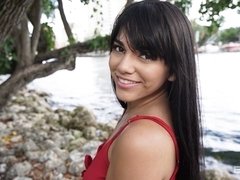 Gros cul, Sucer une bite, Brunette brune, En levrette, Branlette thaïlandaise, Seins naturels, Pov, Adolescente