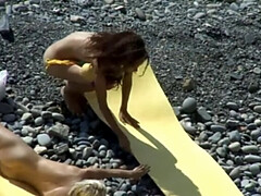 Brunette brune, Masturbation, Nue, Orgie, De plein air, Public, Suçant, Nénés