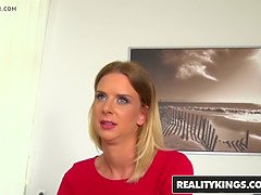 Sexy Steffany's steamy apartment masturbation & dogging video