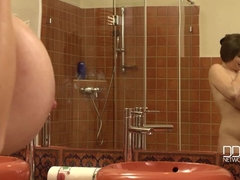 Bad, Grosse titten, Nackt, Muschi, Russisch, Dusche, Erotischer film, Solo